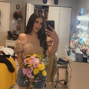 Meet your Posher, Ariana